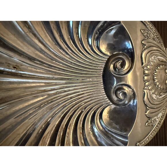 Silver-Plated Large Clam Shell Bowl – 9” - Picture 5 of 9
